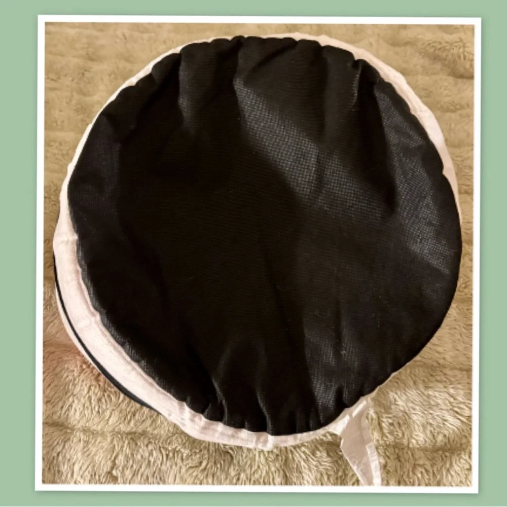 Vibrant Life Hideaway Santa Small Pet Bed - Cave Style Bed